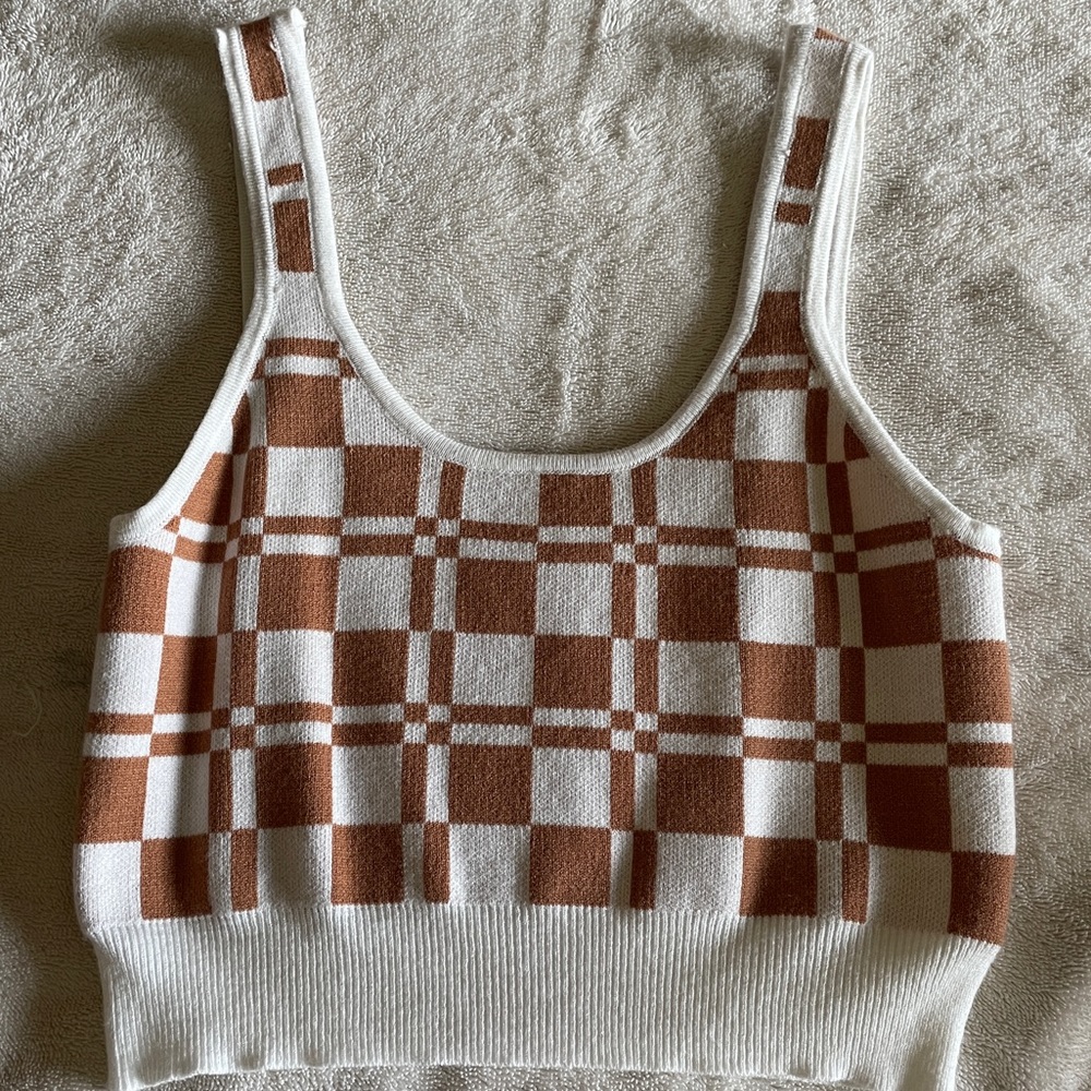 Medium , Kendall & Kylie , Hibiscus checkered sweater Tank Top NWOT